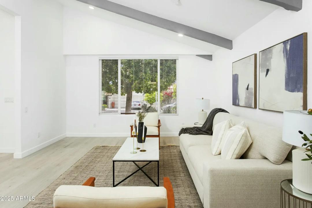 Real Estate Picture 11