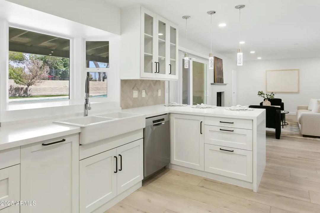 Real Estate Picture 15