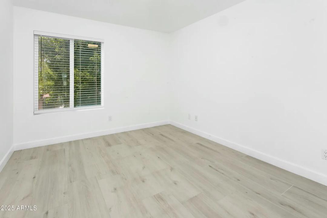 Real Estate Picture 23