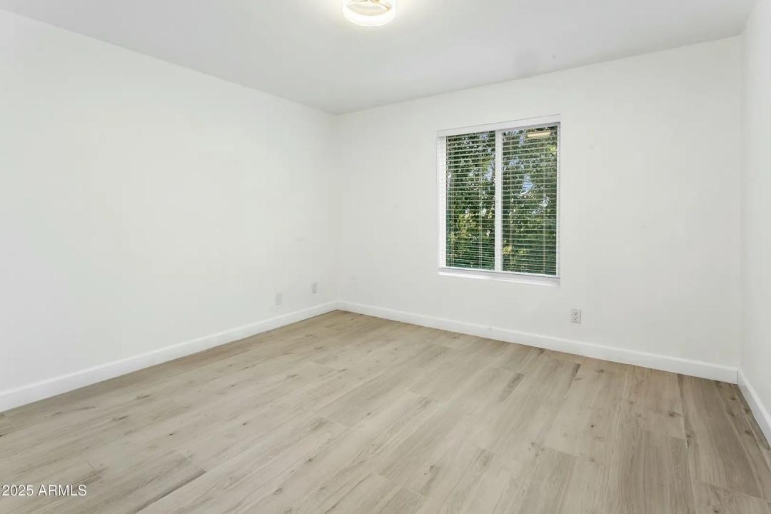 Real Estate Picture 24