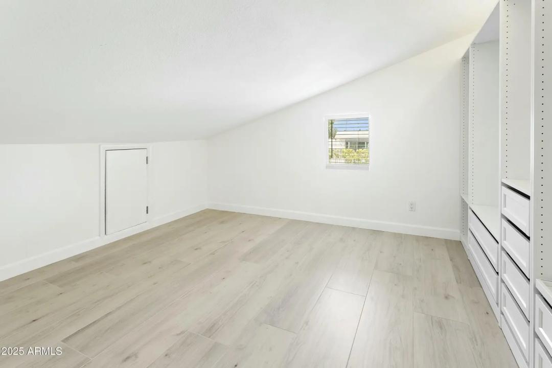 Real Estate Picture 28