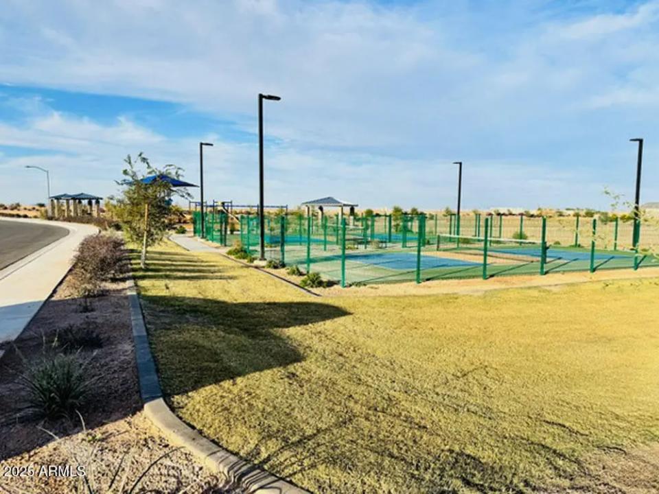 Real Estate Picture 11