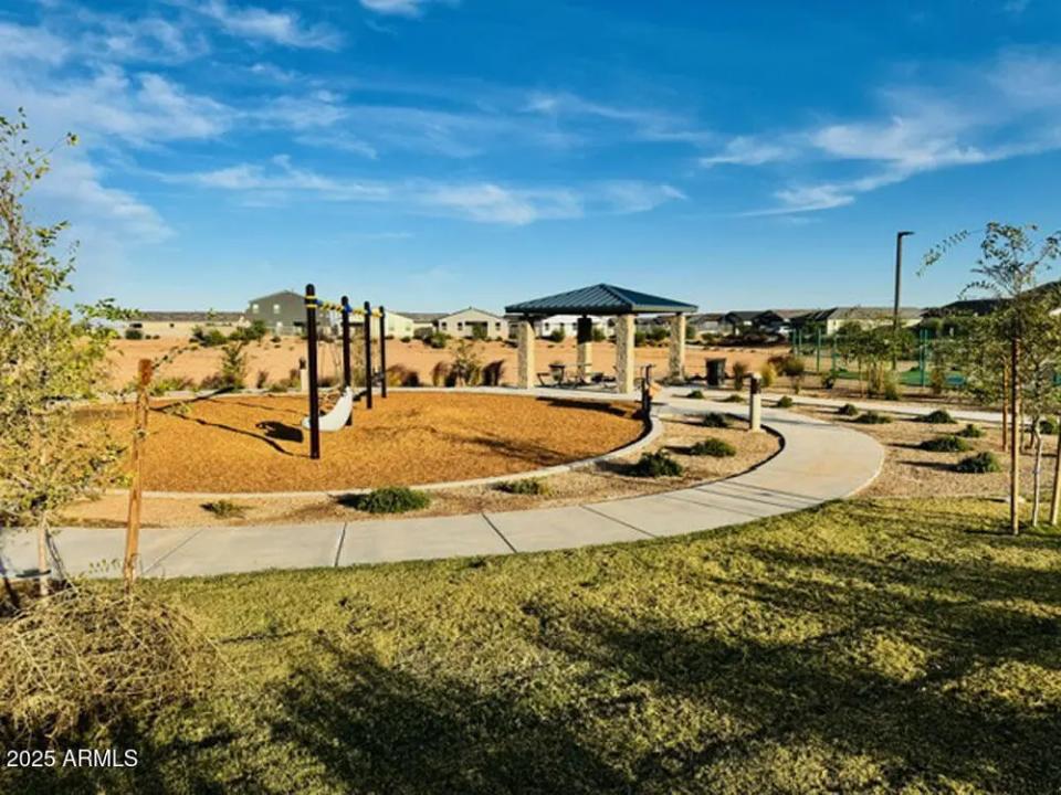 Real Estate Picture 15
