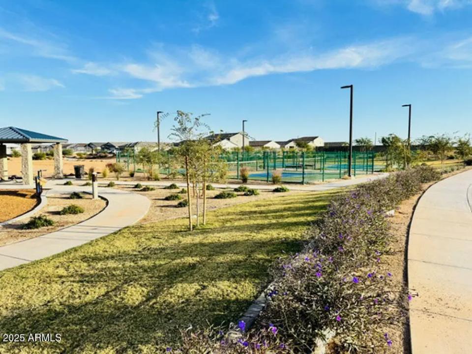 Real Estate Picture 16