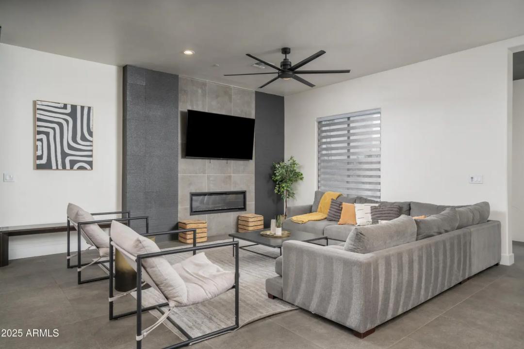 Real Estate Picture 10