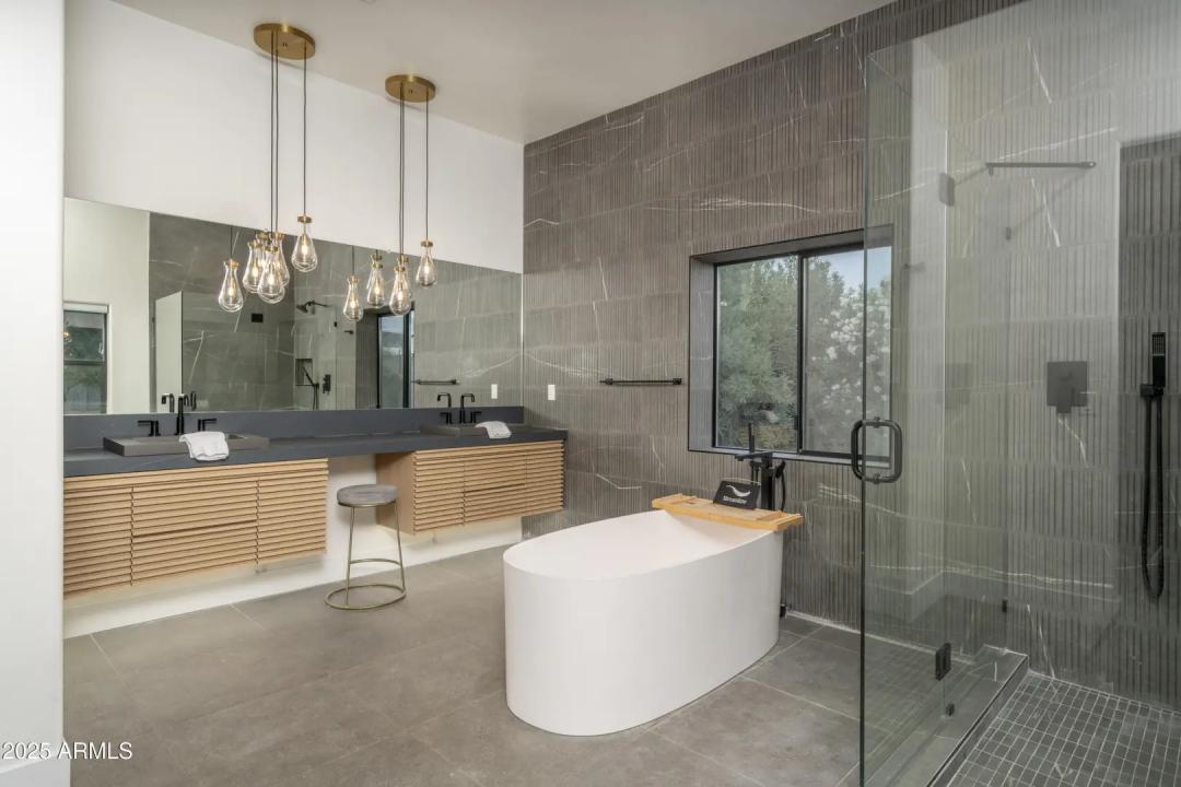 Real Estate Picture 24