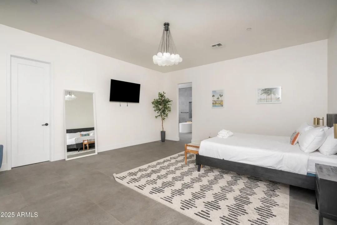 Real Estate Picture 23