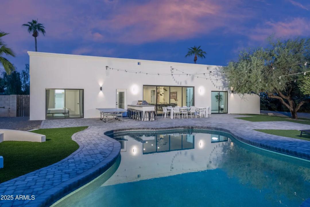 Real Estate Picture 4