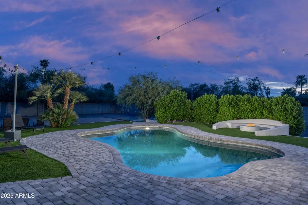 Real Estate Picture 8