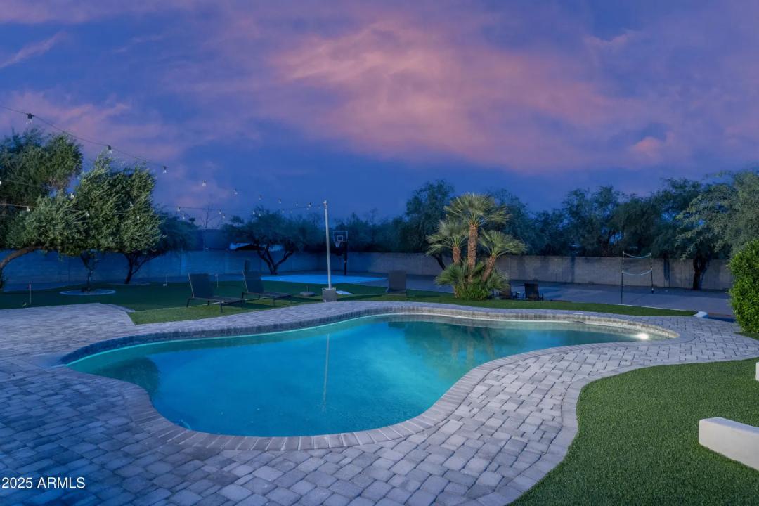 Real Estate Picture 9