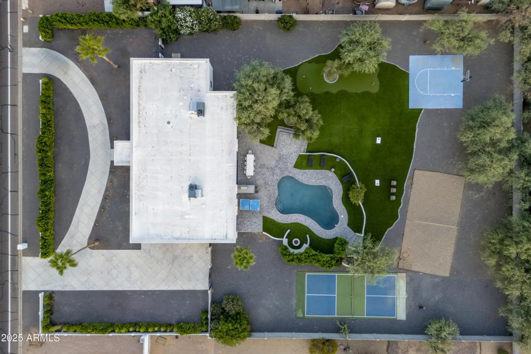 Real Estate Picture 7