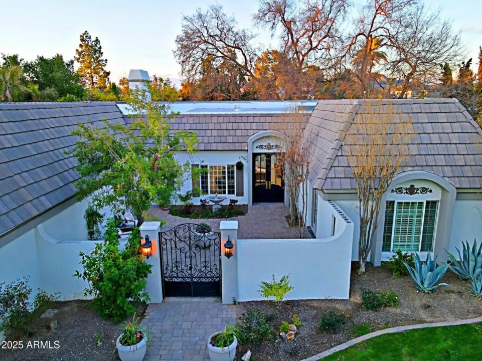 Real Estate Picture 3