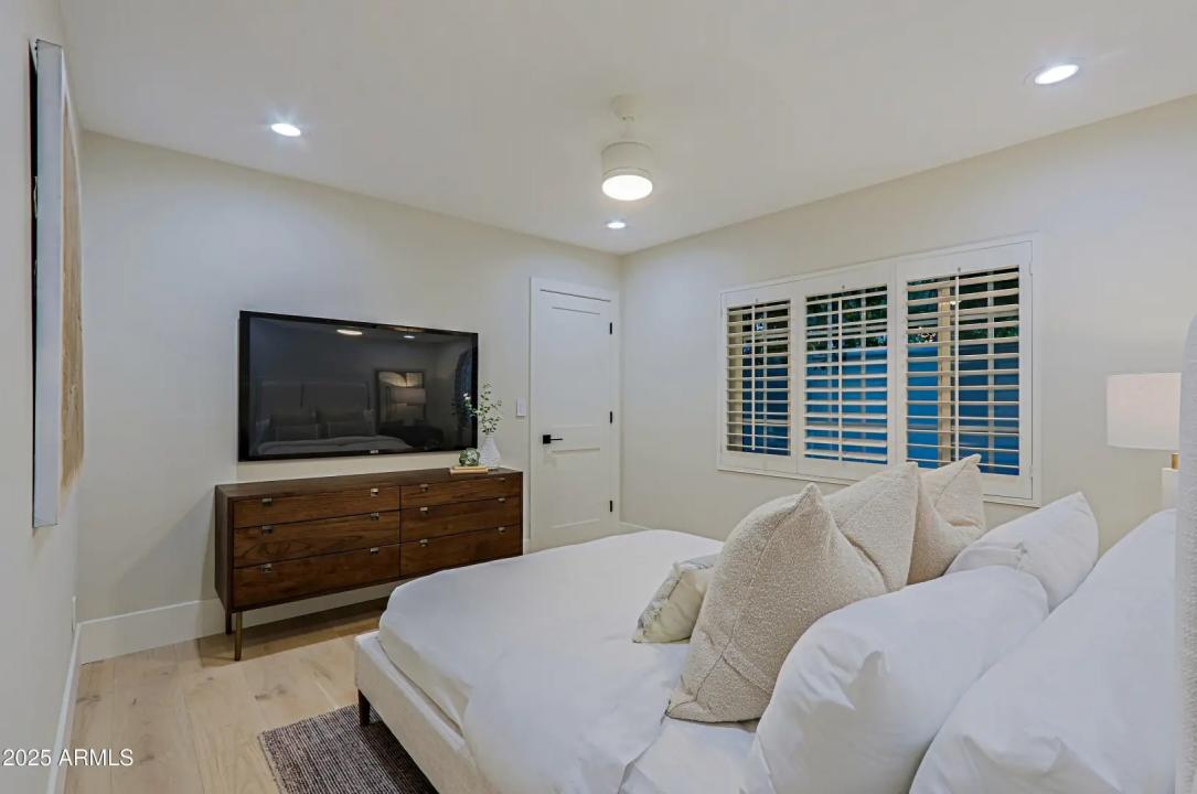 Real Estate Picture 50