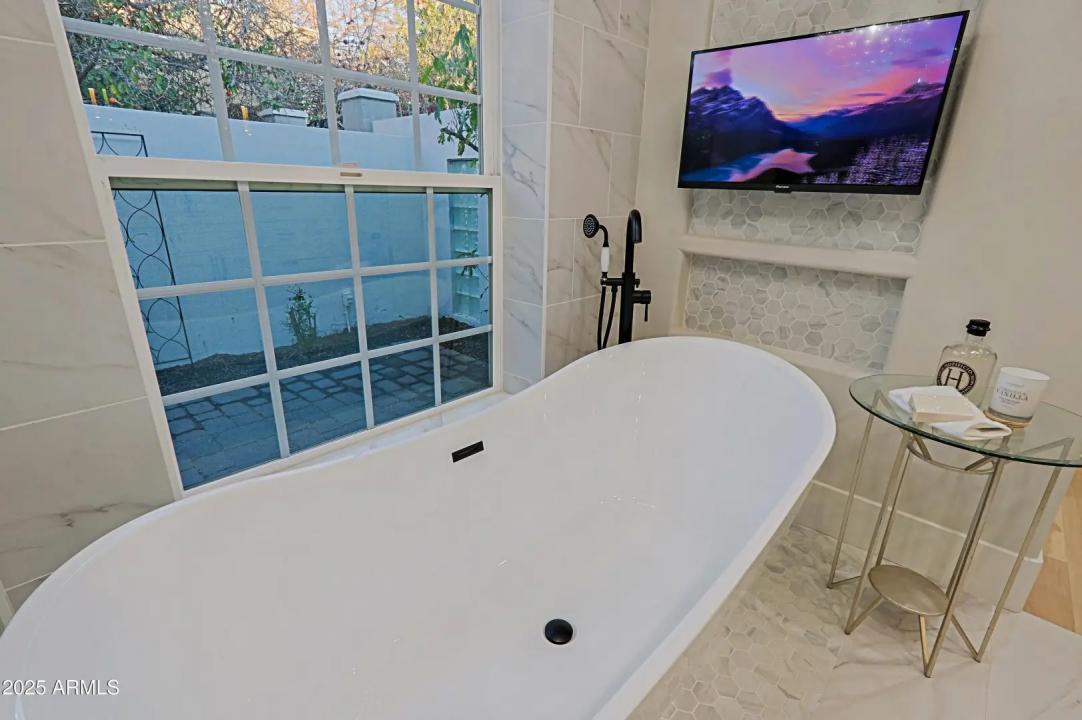 Real Estate Picture 30