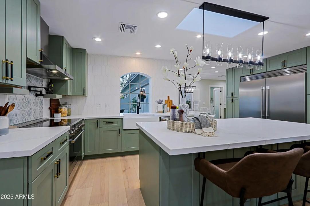 Real Estate Picture 13