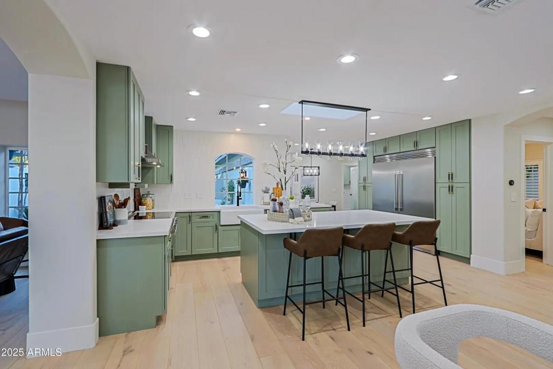 Real Estate Picture 7