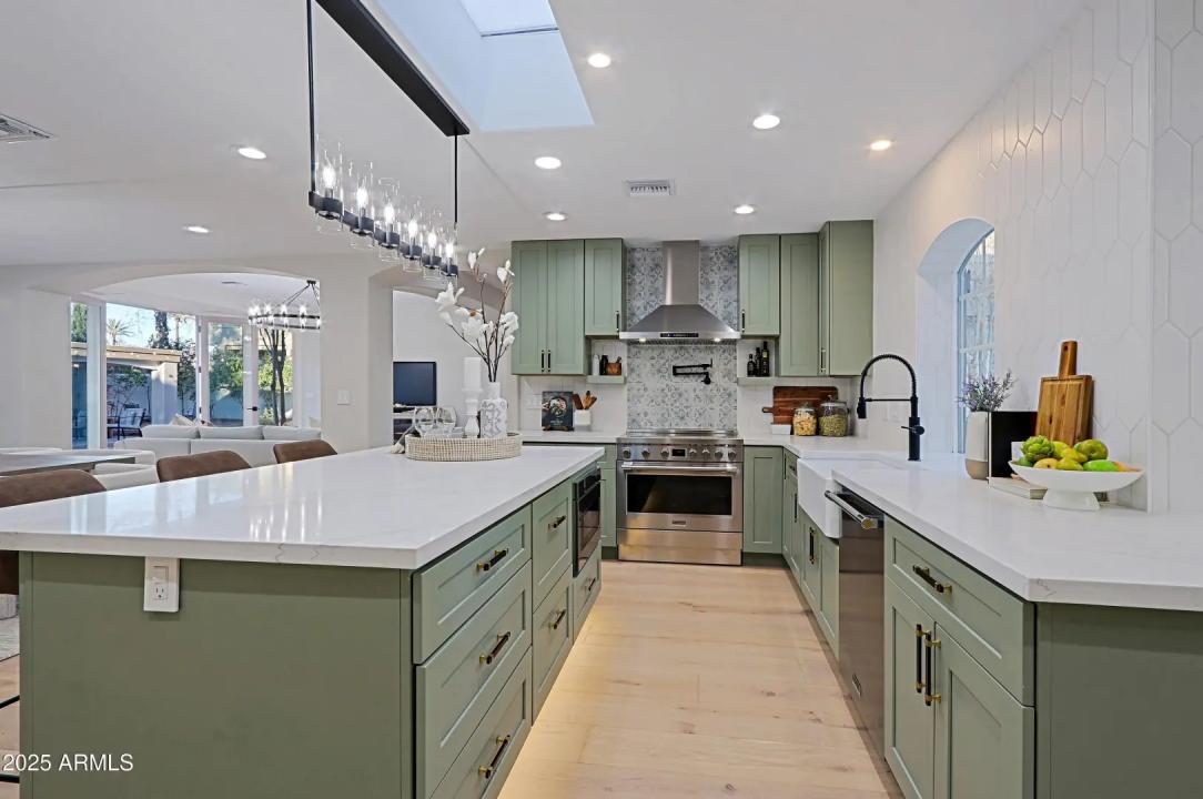 Real Estate Picture 8