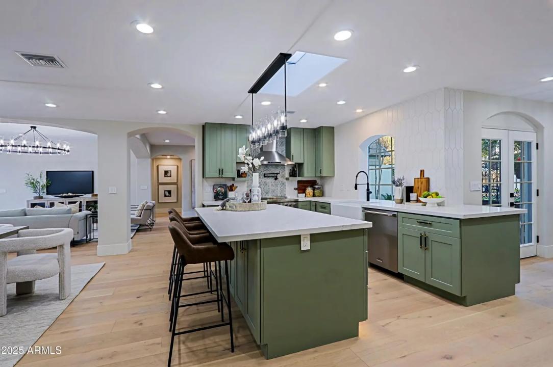 Real Estate Picture 12