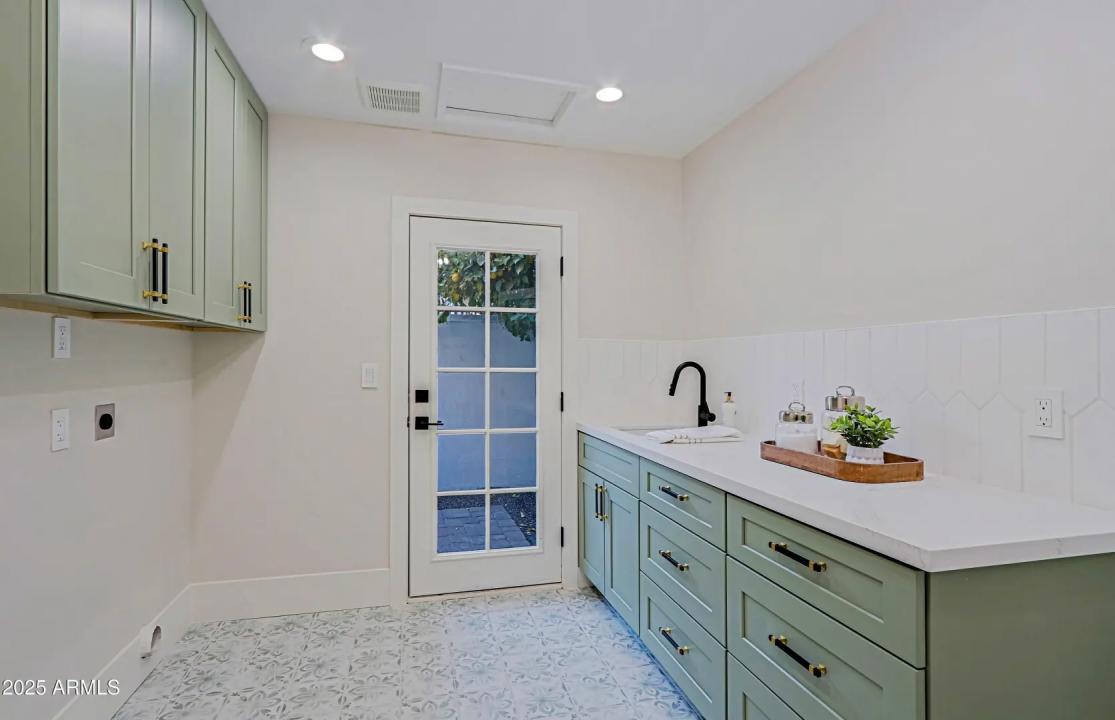 Real Estate Picture 70