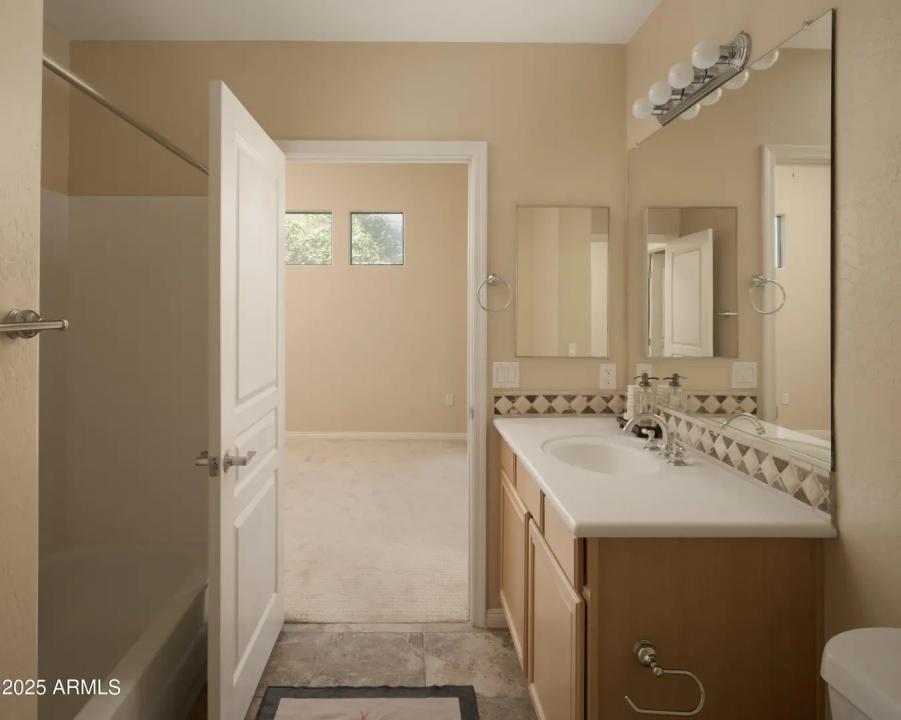 Real Estate Picture 14