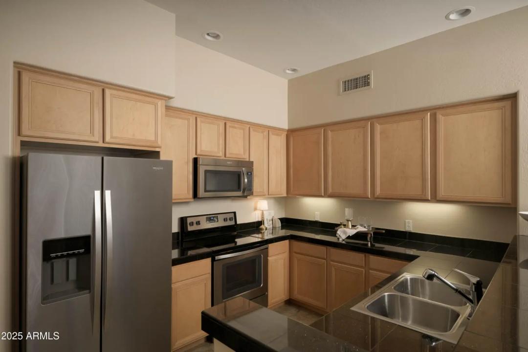 Real Estate Picture 4