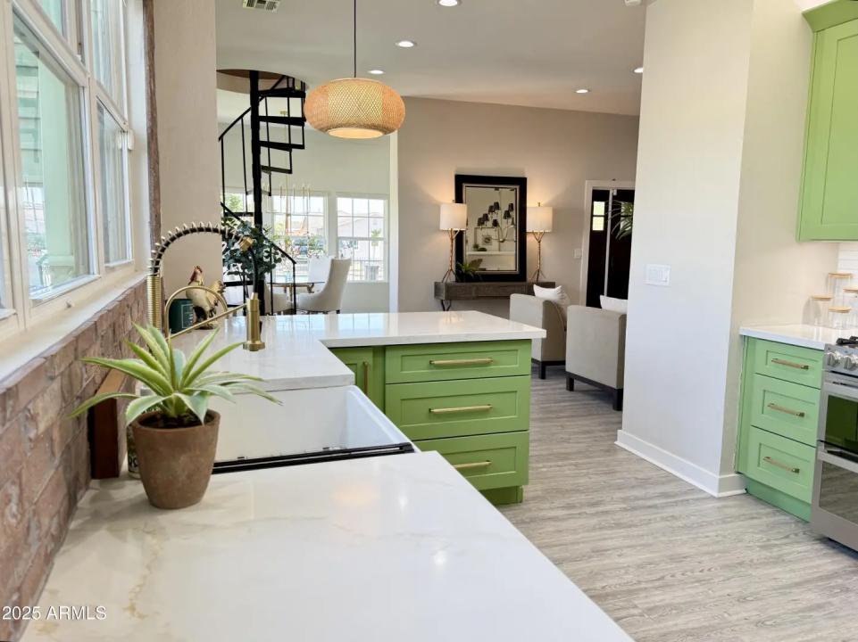 Real Estate Picture 12