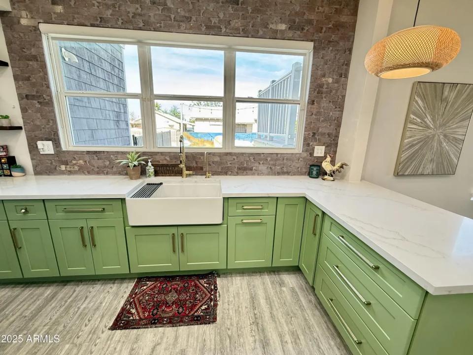 Real Estate Picture 9