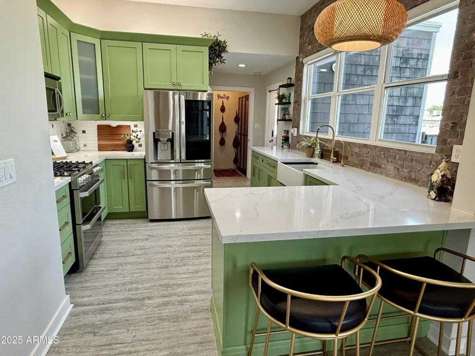 Real Estate Picture 7