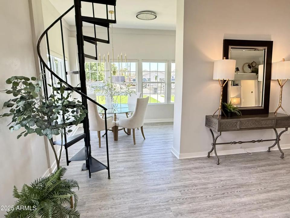 Real Estate Picture 14