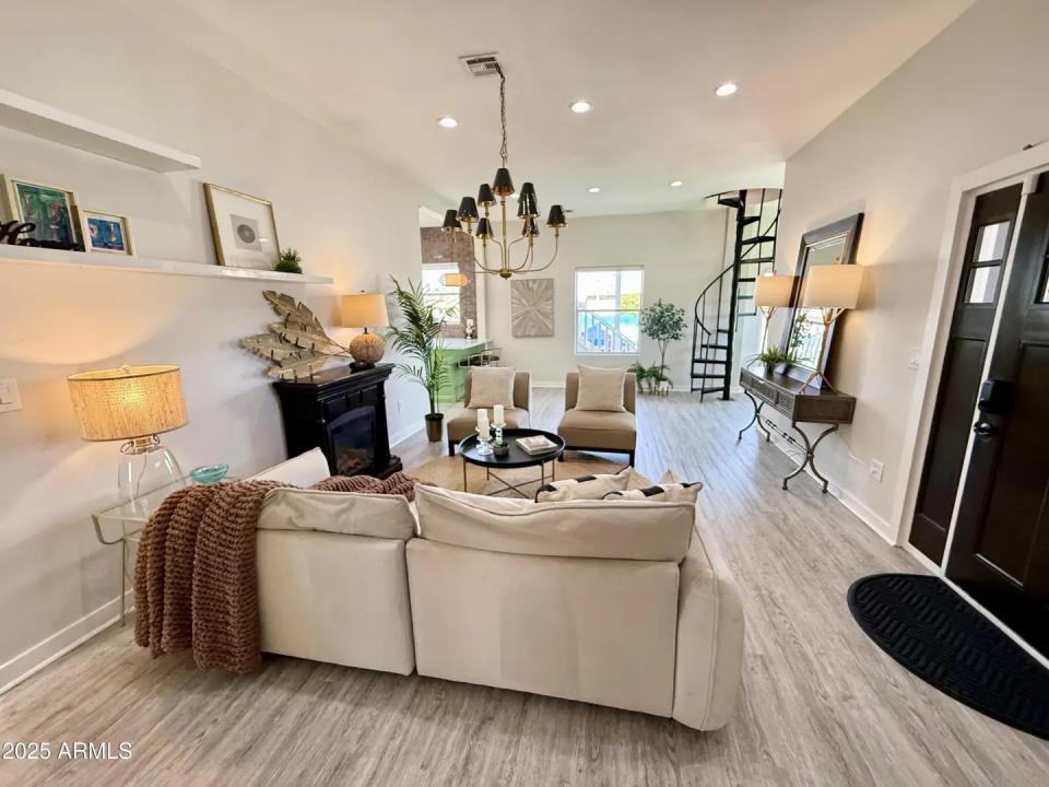 Real Estate Picture 4