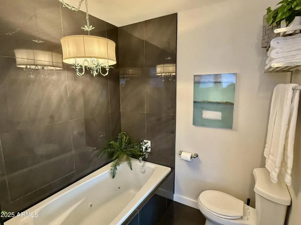 Real Estate Picture 25