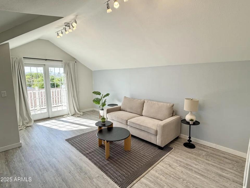 Real Estate Picture 32