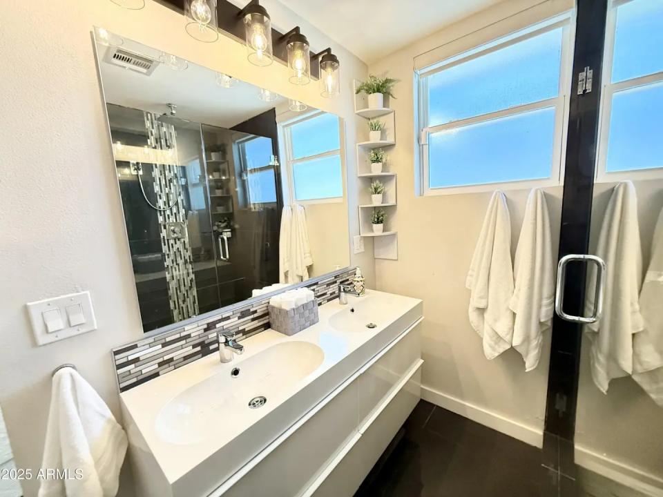 Real Estate Picture 24