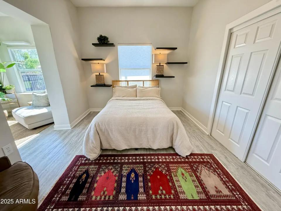 Real Estate Picture 16