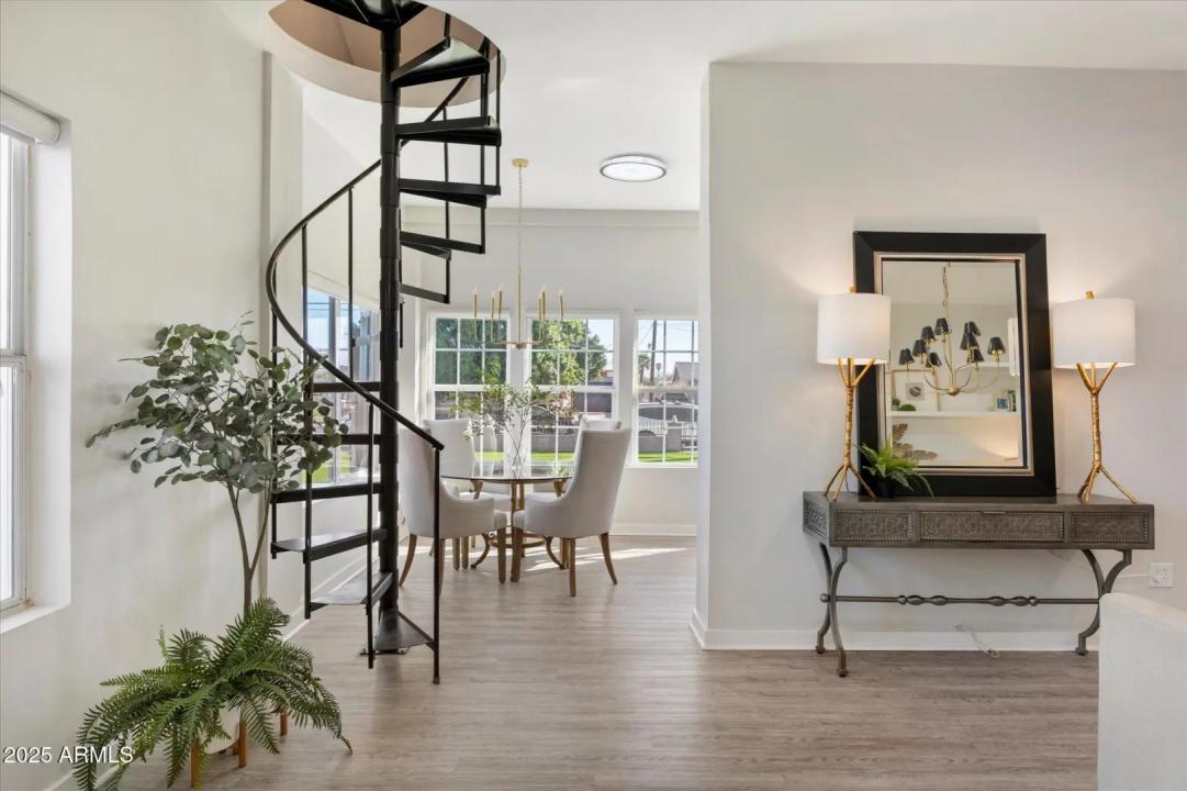 Real Estate Picture 8