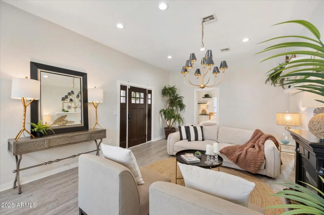 Real Estate Picture 6