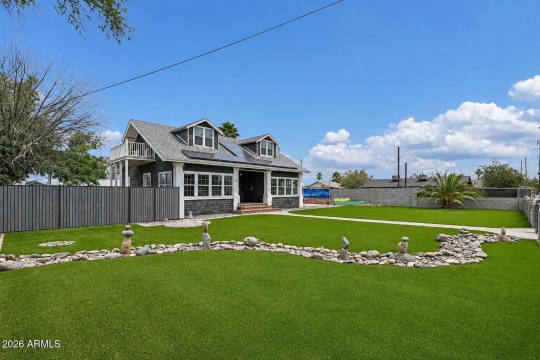 Real Estate Picture 3