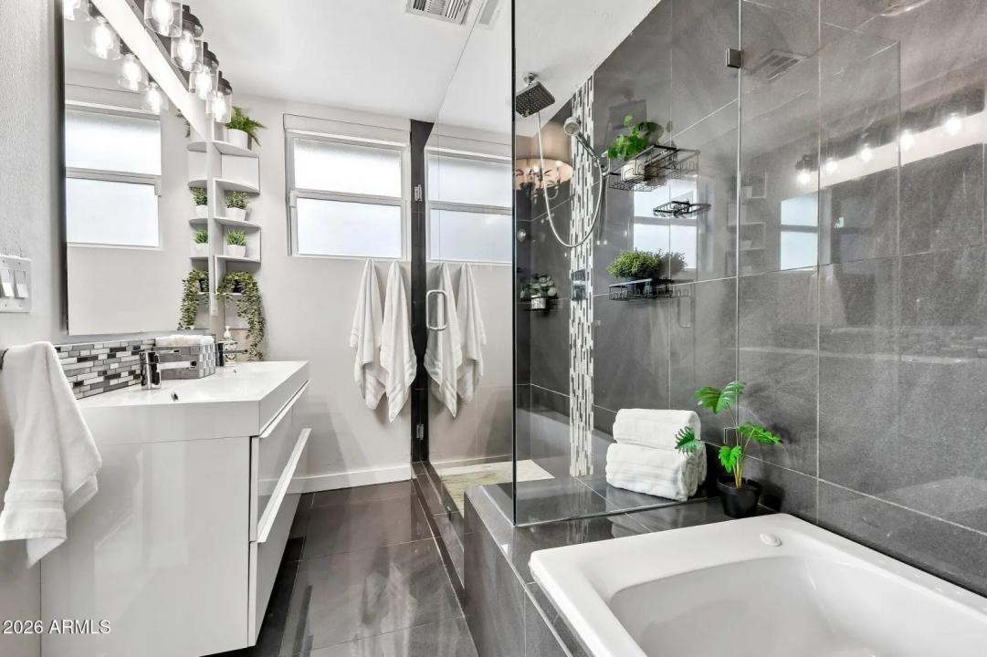Real Estate Picture 34