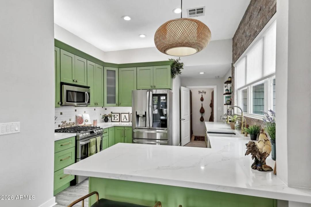 Real Estate Picture 17