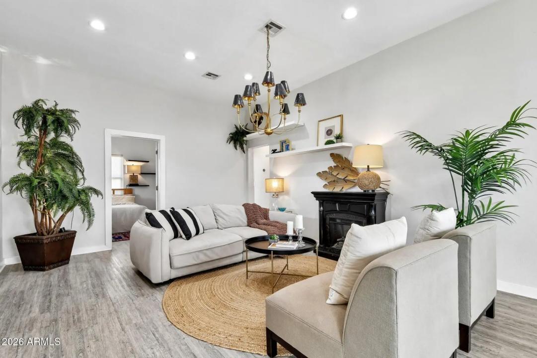Real Estate Picture 10