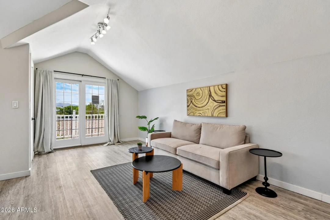 Real Estate Picture 42