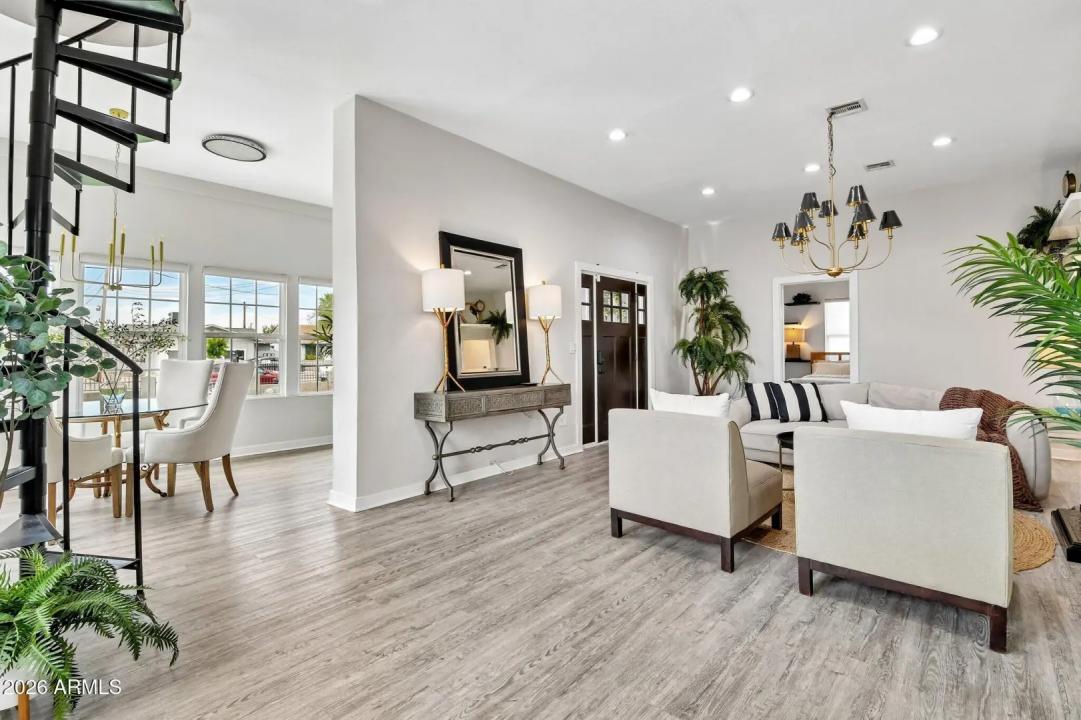Real Estate Picture 11