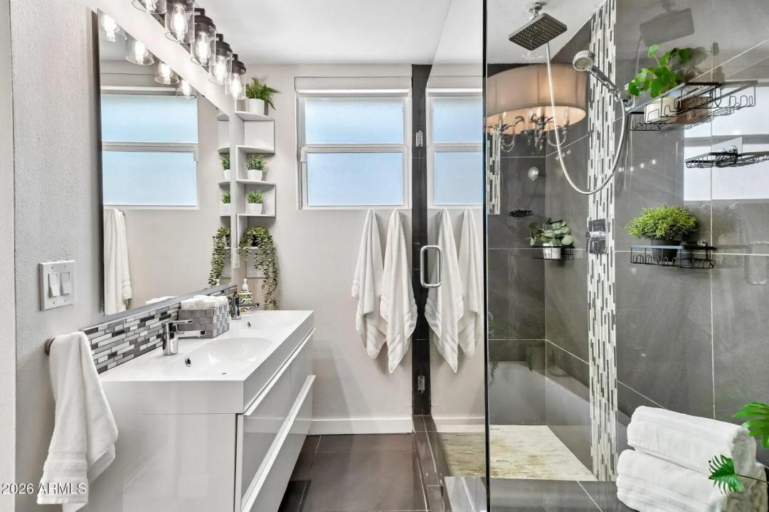 Real Estate Picture 33