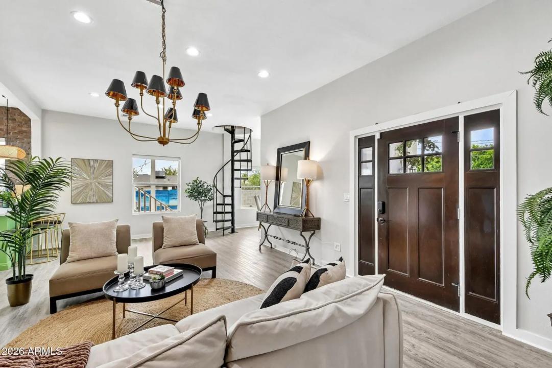 Real Estate Picture 9
