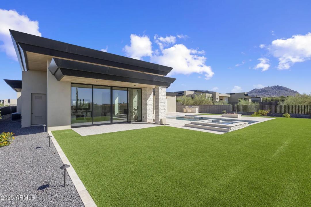 Real Estate Picture 5