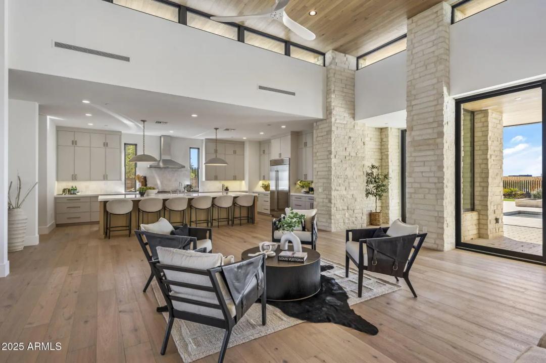 Real Estate Picture 9