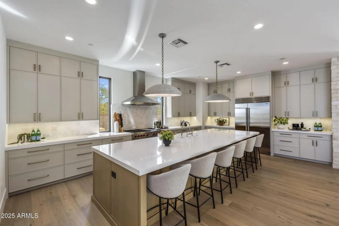 Real Estate Picture 3