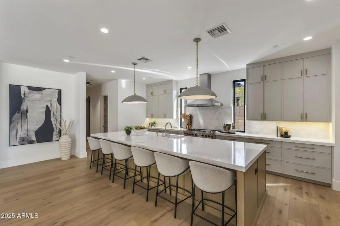 Real Estate Picture 11