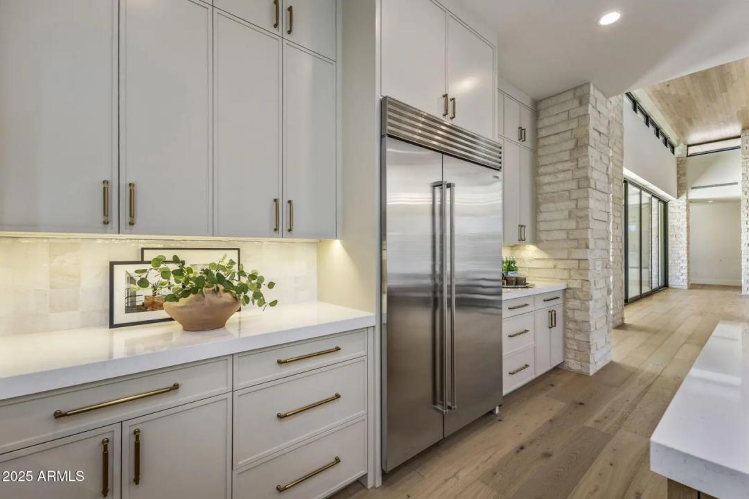 Real Estate Picture 14