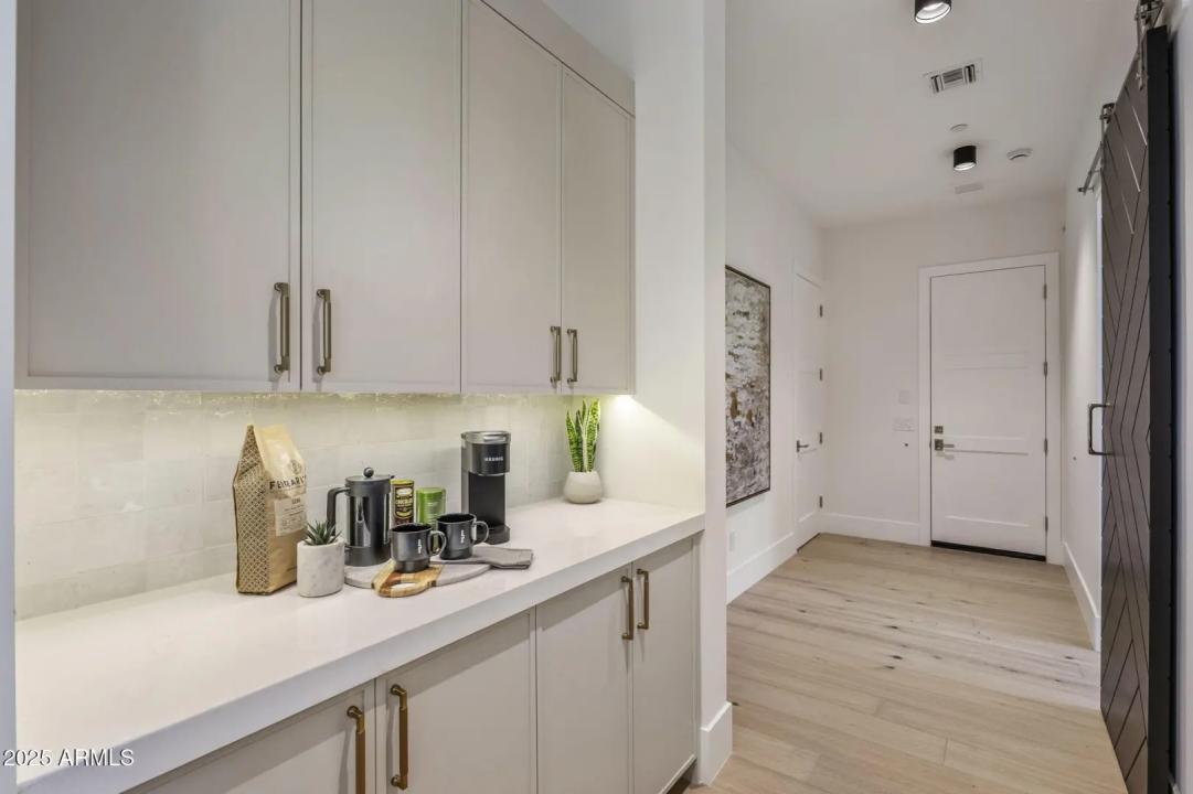 Real Estate Picture 15